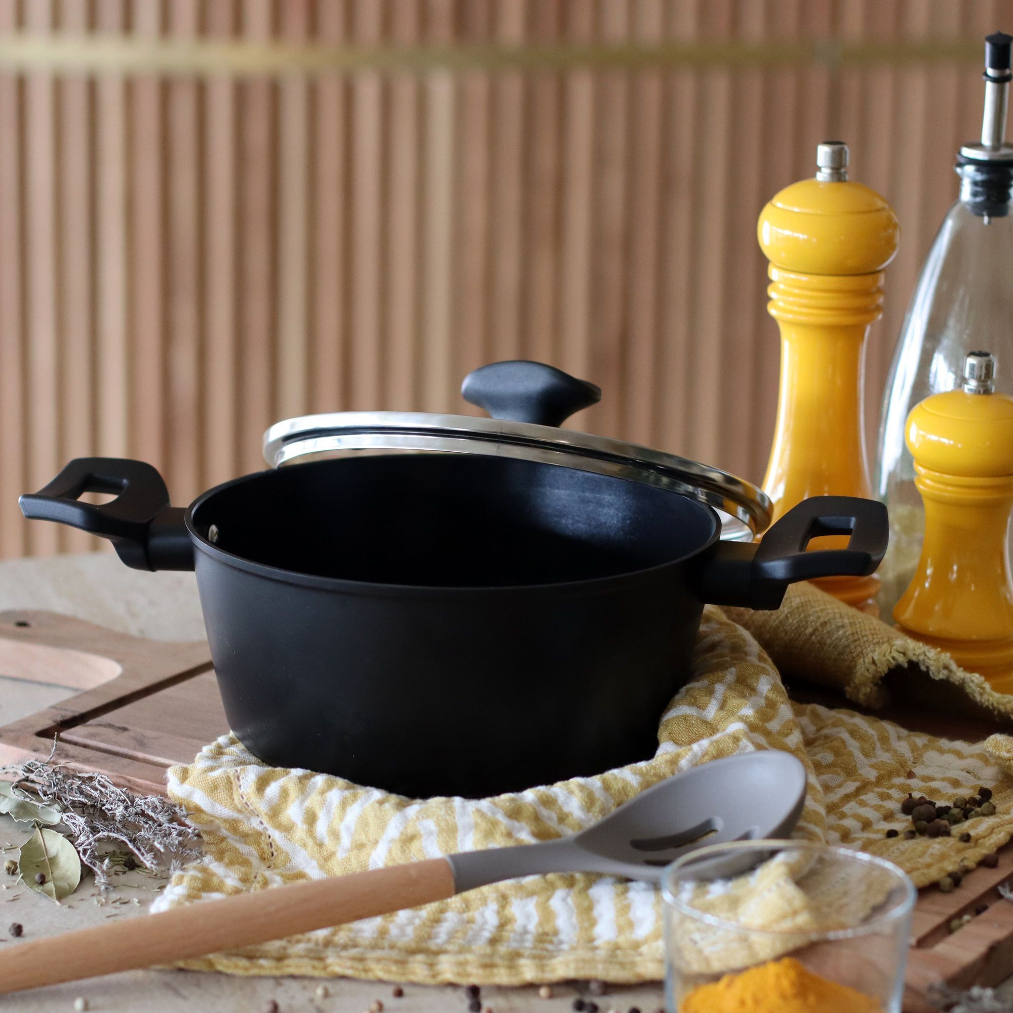 Faitout antiadhésif en aluminium noir 20cm - tous feux FIRST