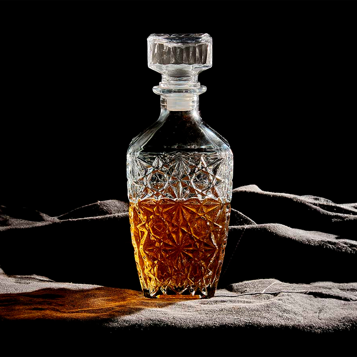 LICORERA TALLADA ESTRELLA 900ML