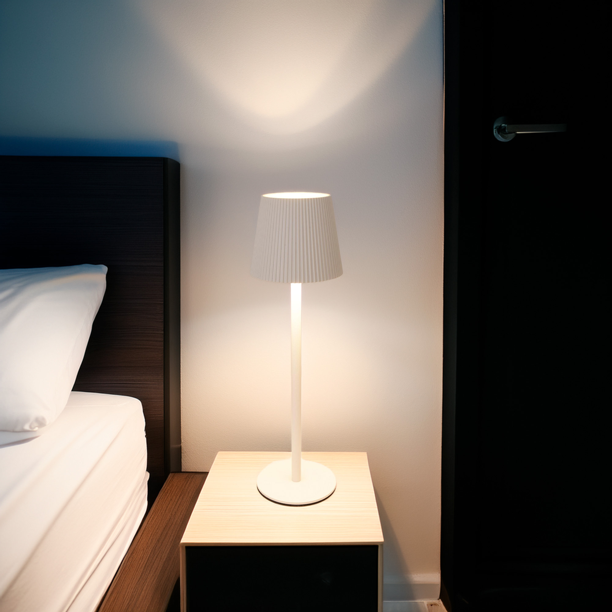 Well Home Lámpara de mesa Blanca LED Recargable con 32 Luces Blancas cálidas y 4 niveles de Brillo Ø10,5x36,2cm