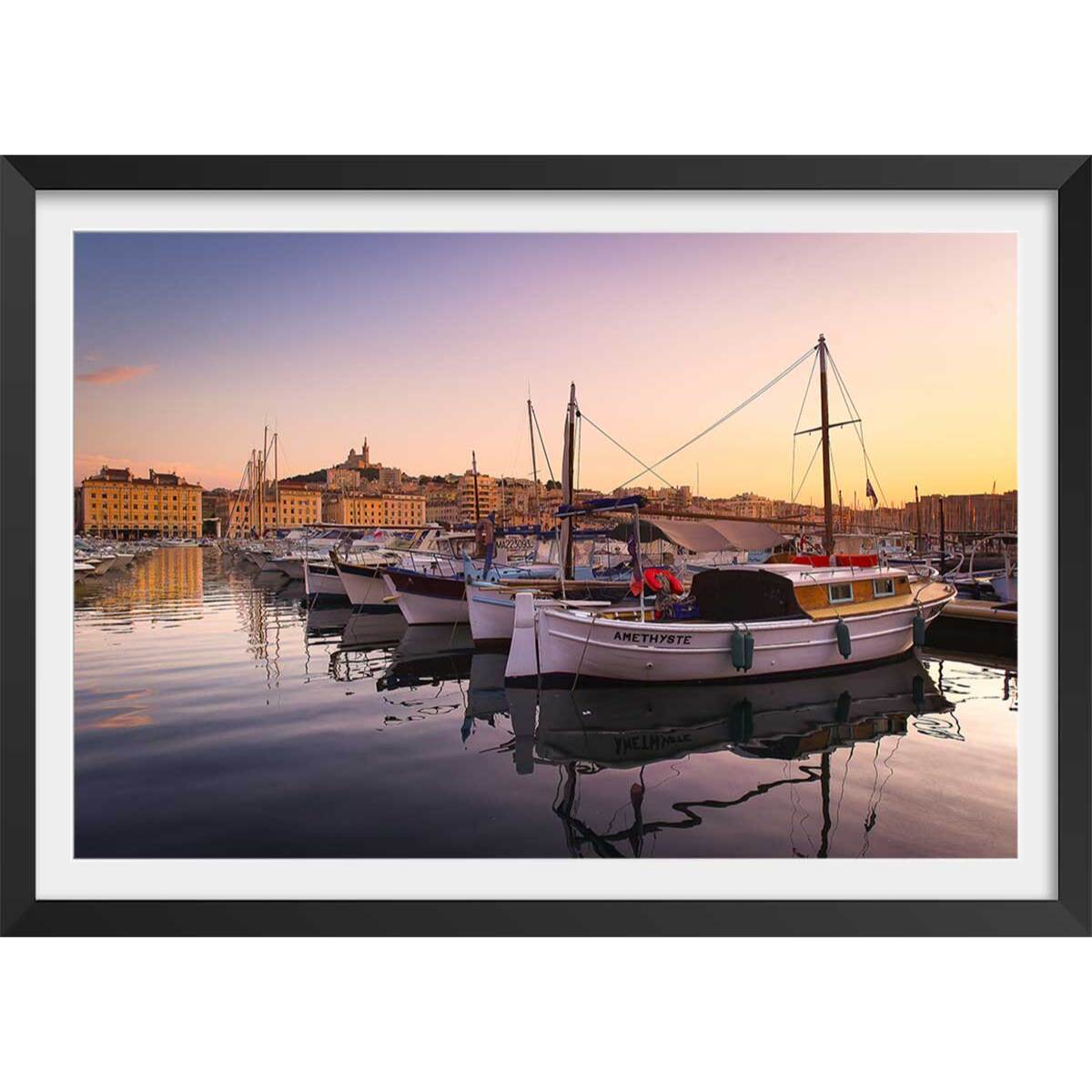 Affiche marseille , le vieux port Affiche + cadre en bois - Noir