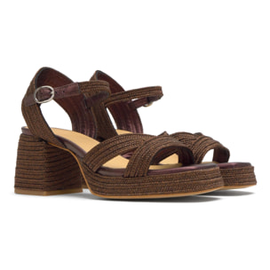 Sandalia Vallita tacón forrado en trenzado metalizado artesanal con pulsera y escote en V