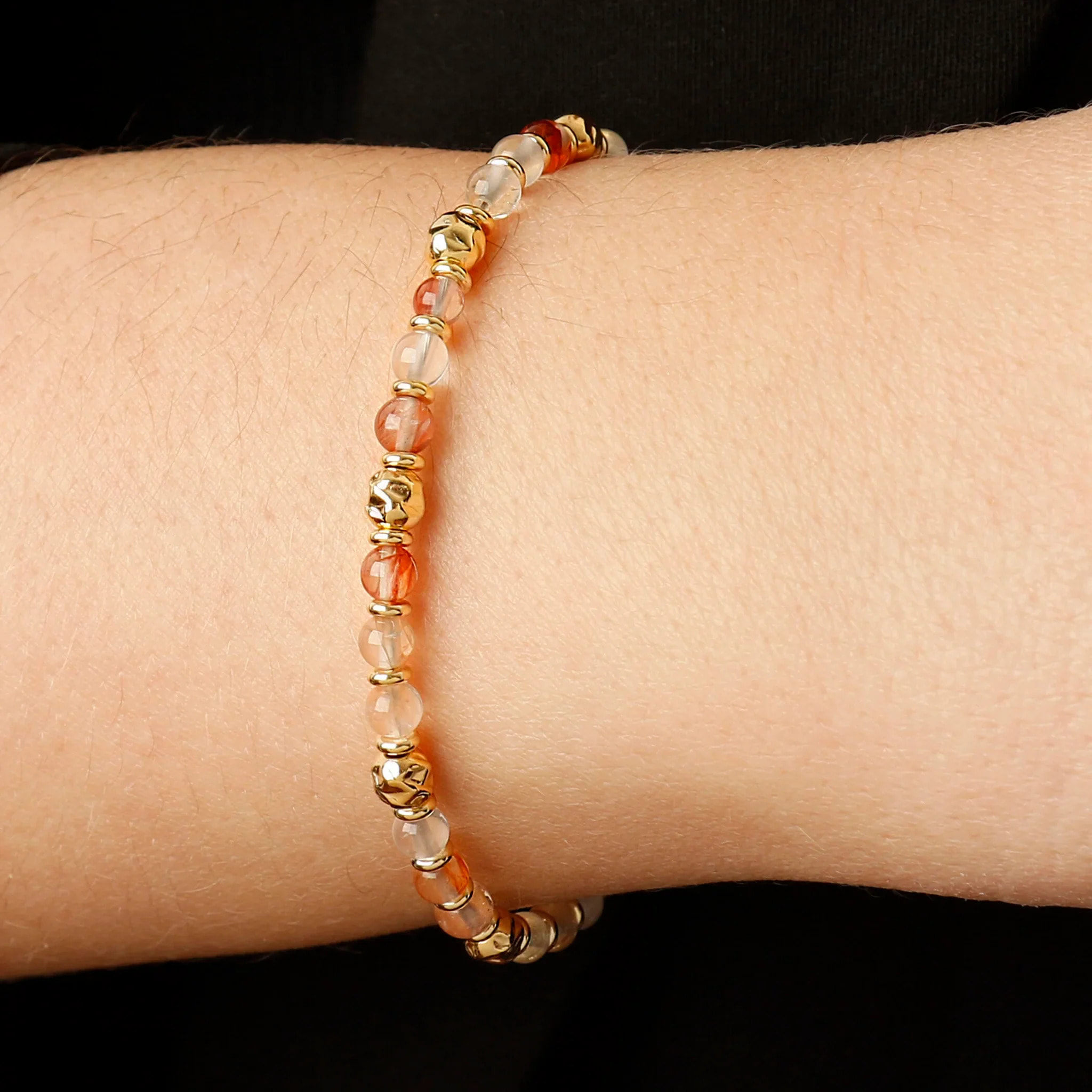 Bracciale in Argento 925 placcato Oro Giallo 18Kt con Sfere Martellate e Corniola Rossa