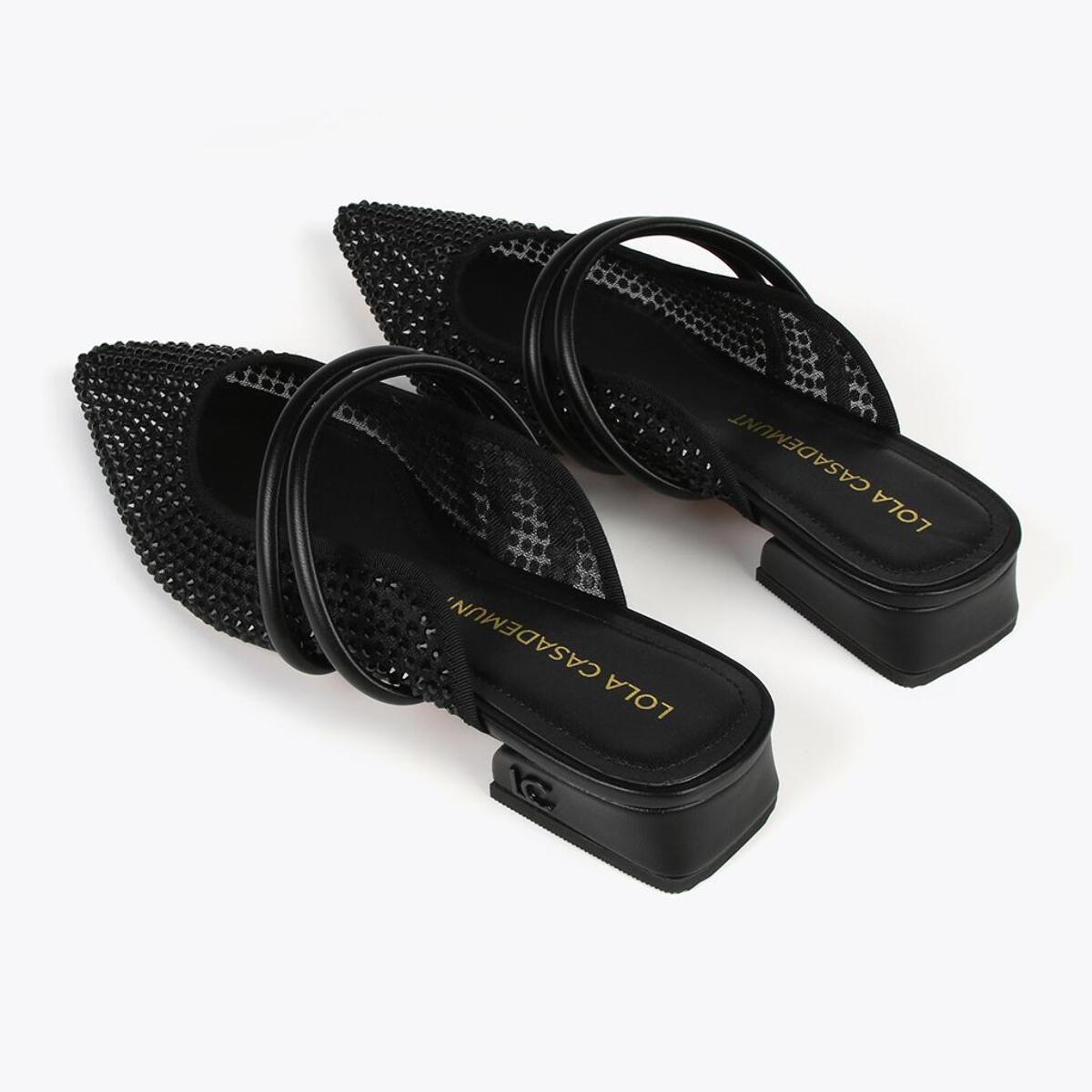 Scarpa slingback realizzata in mesh con strass