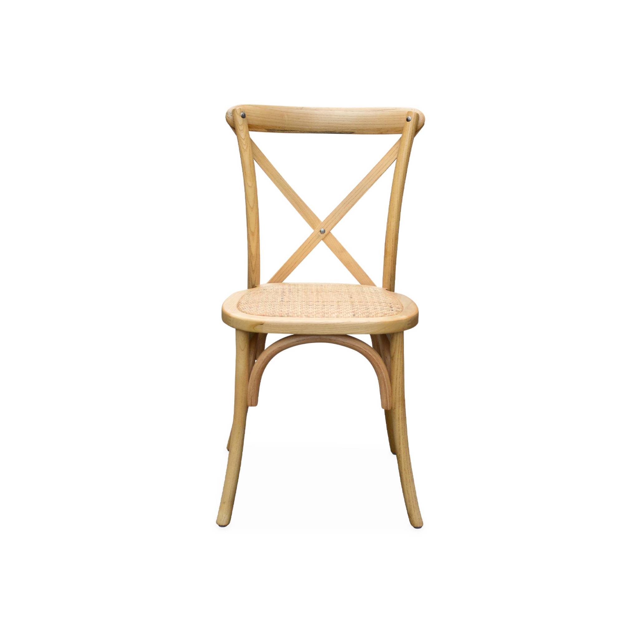 Lot de 2 chaises de bistrot en bois de cédrèle naturel. vintage. assise en rotin. empilables