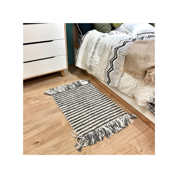 Tapis 60 x 80 cm tissu texturé petits pompons avec franges bicolores - MARINE
