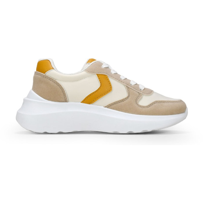 Zapatillas beige con cordones