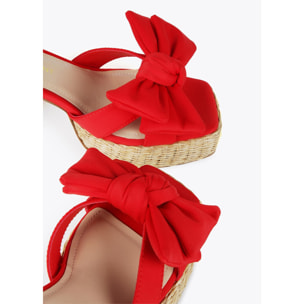 Sandali con tacco e fiocco