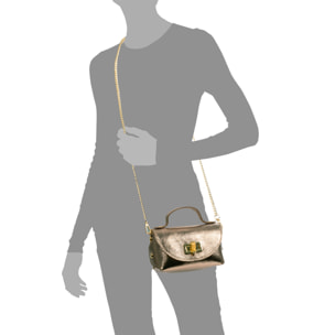 Arzano borsa a spalla in vera pelle scamosciata lucido laccato con tracolla in metallo. Chiusura esclusiva in legno.