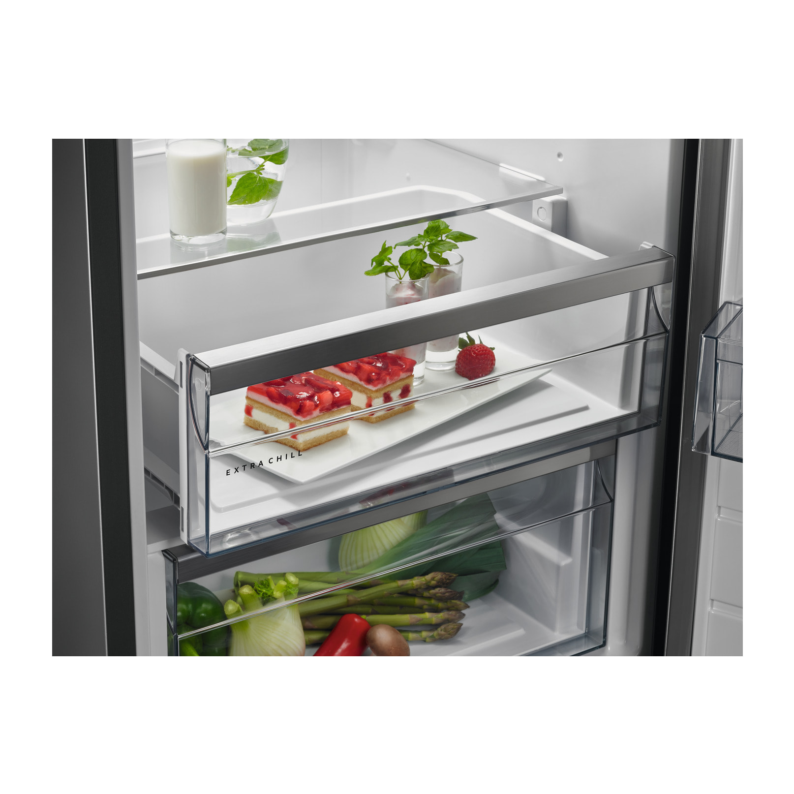 AEG Frigorífico 1 puerta de libre instalación CustomFlex® de 1860 mm RKB638E5MX | Reacondicionado