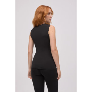 Canotta termica con scollo a V e dettagli in pizzo nero