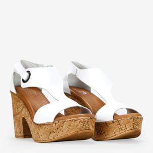 Sandalias blancas en piel con tacón