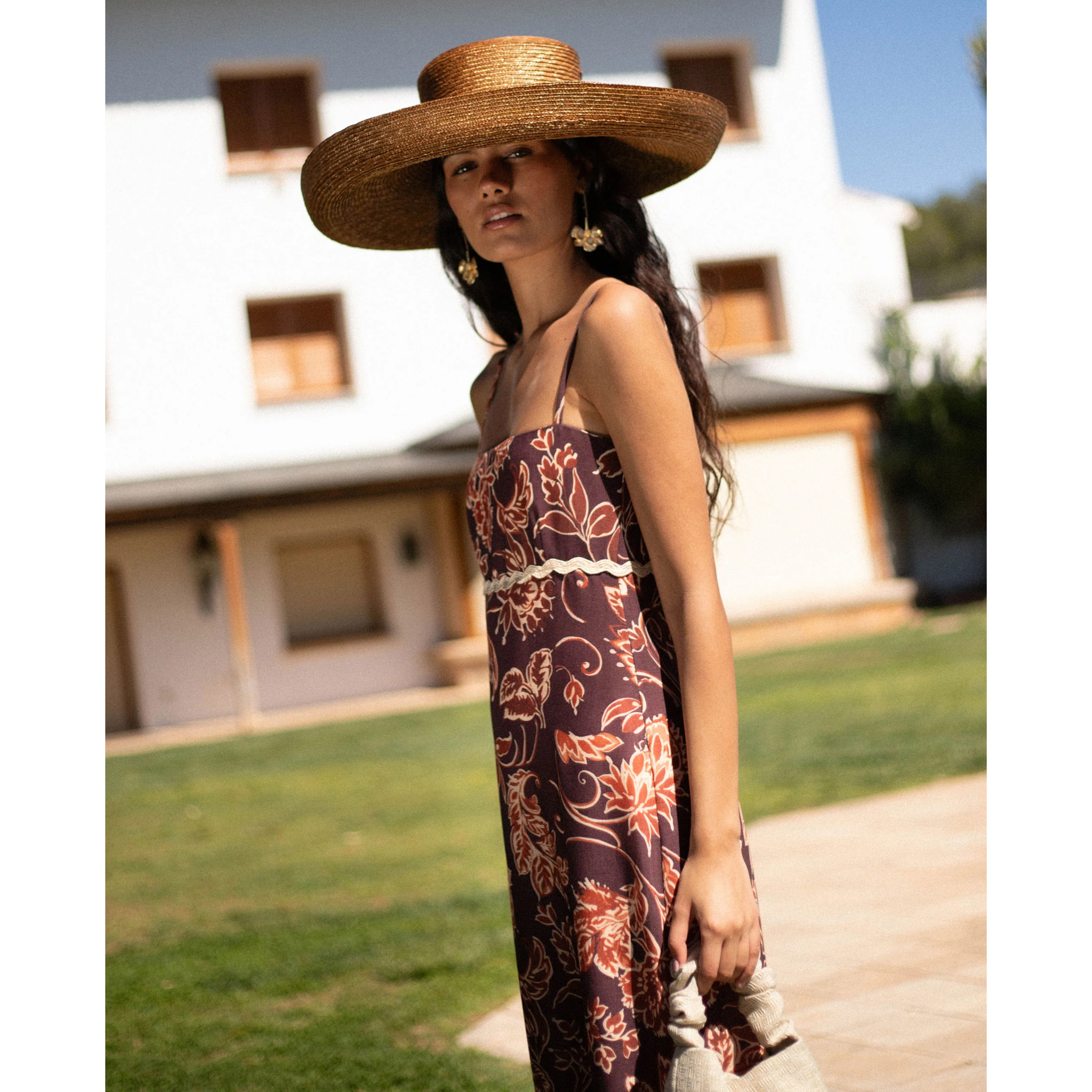 Vestido midi de tirantes con Corte Imperio y Volante