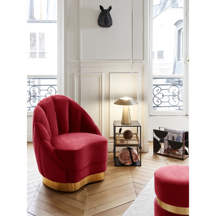 Fauteuil en velours bordeaux, base cerclage doré effet laiton