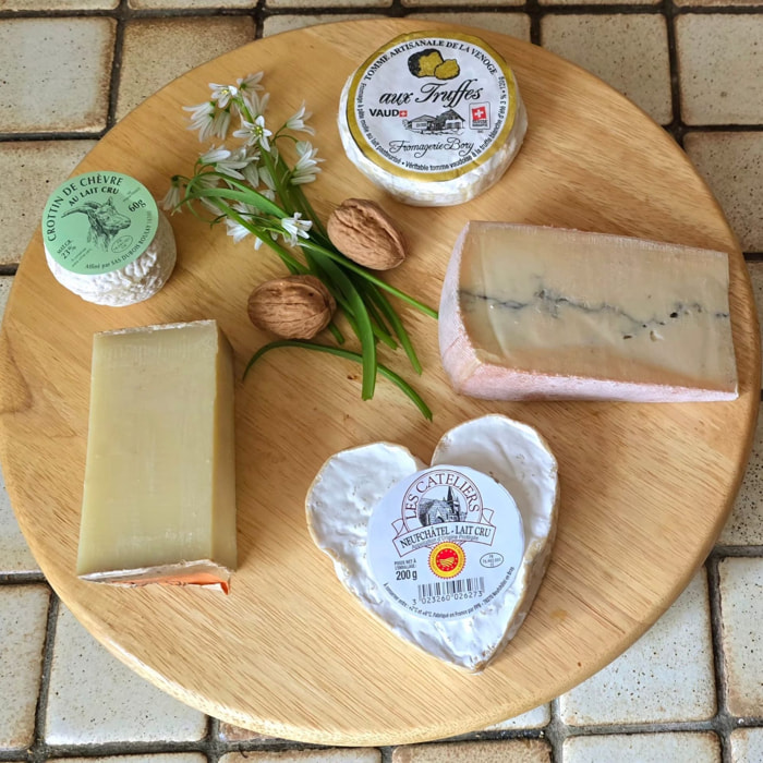 Plateau Signature : Crottin de Chèvre Pas de Loup 60g, Comté AOP Mamie Or 200g, Morbier AOP 250g, C?ur Neufchâtel AOP 200g, Tomme Fourrée aux Truffes Mifroma 120g - 830g - Sélection de Fromages Français & Suisse Artisanaux