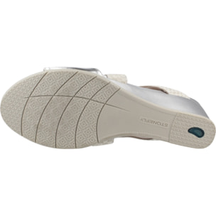 Sandalias Mujer de la marca STONEFLY  modelo SWEET III 10 LAMINATED LTH Silver