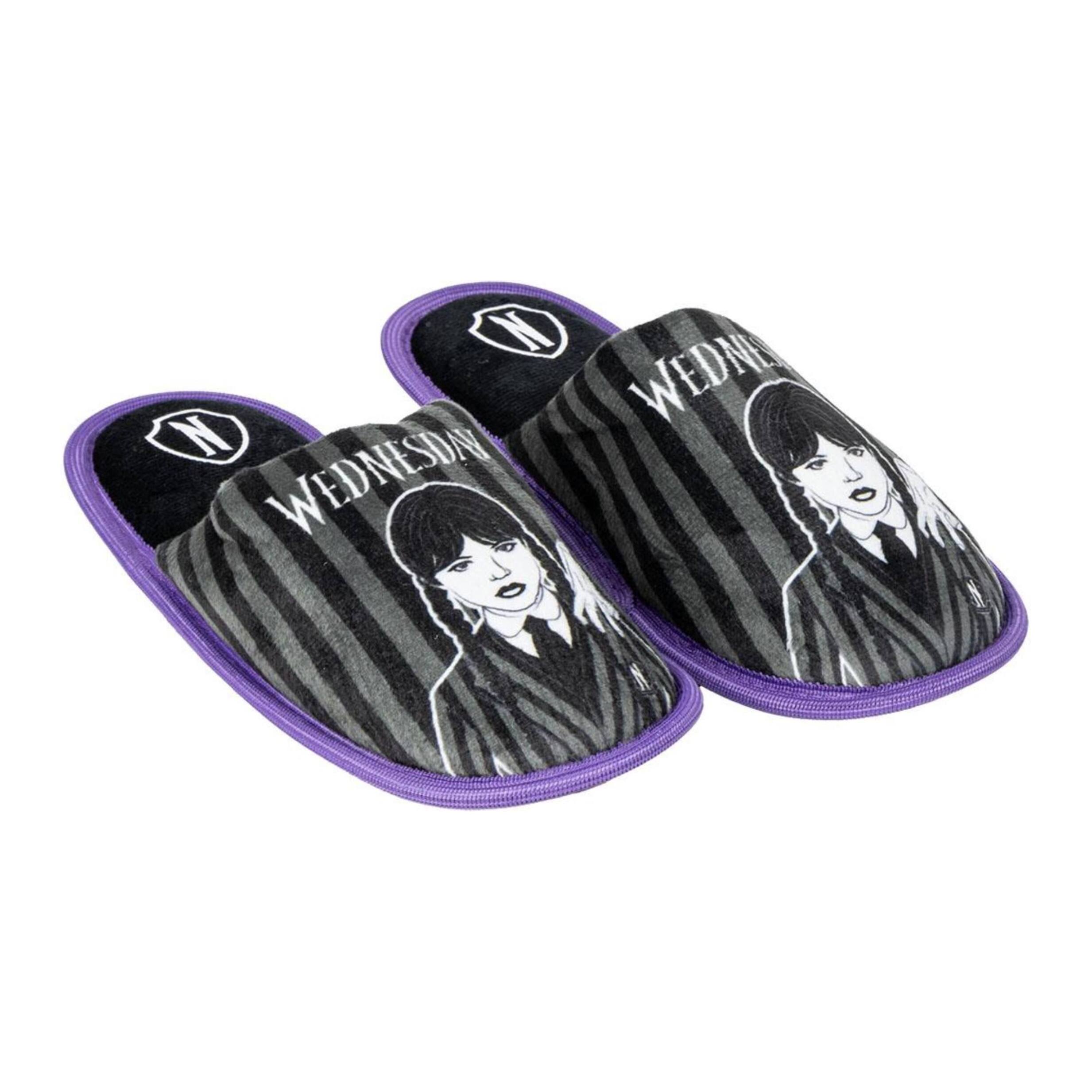 Pantuflas infantiles de estar por casa "Wednesday"