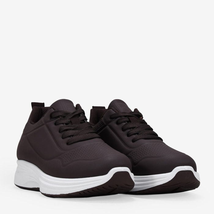 Zapatillas deportivas marrones con cordones