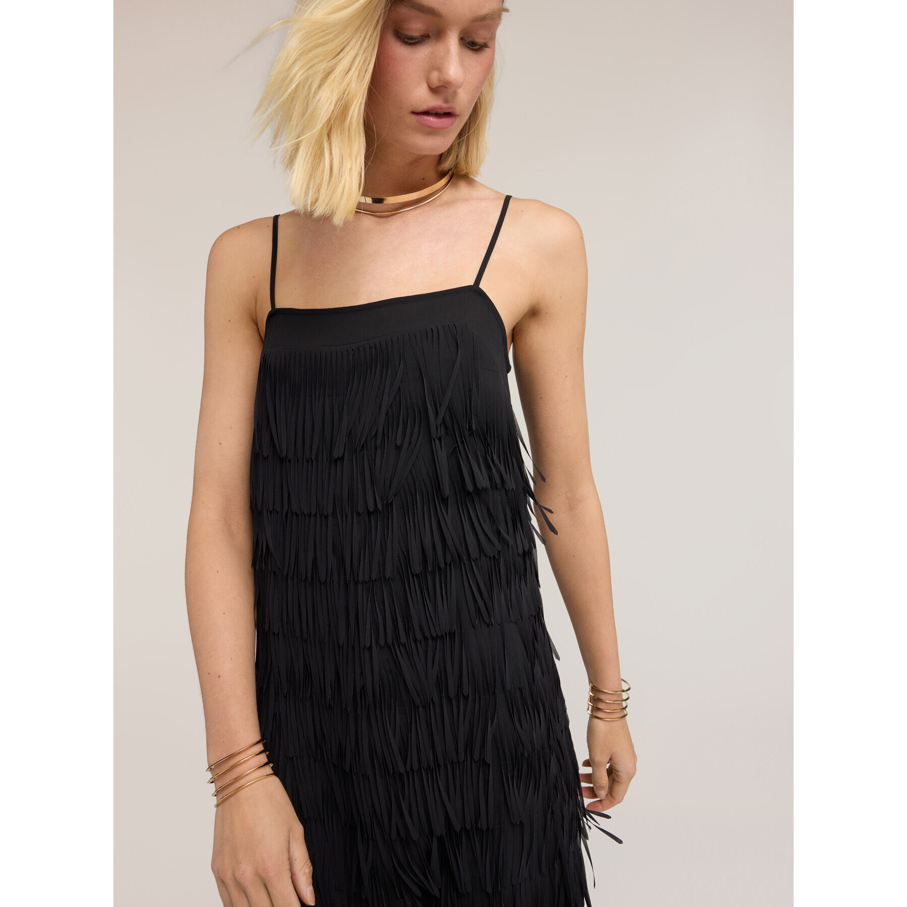 Motivi - Vestido corto en georgette con flecos - Negro