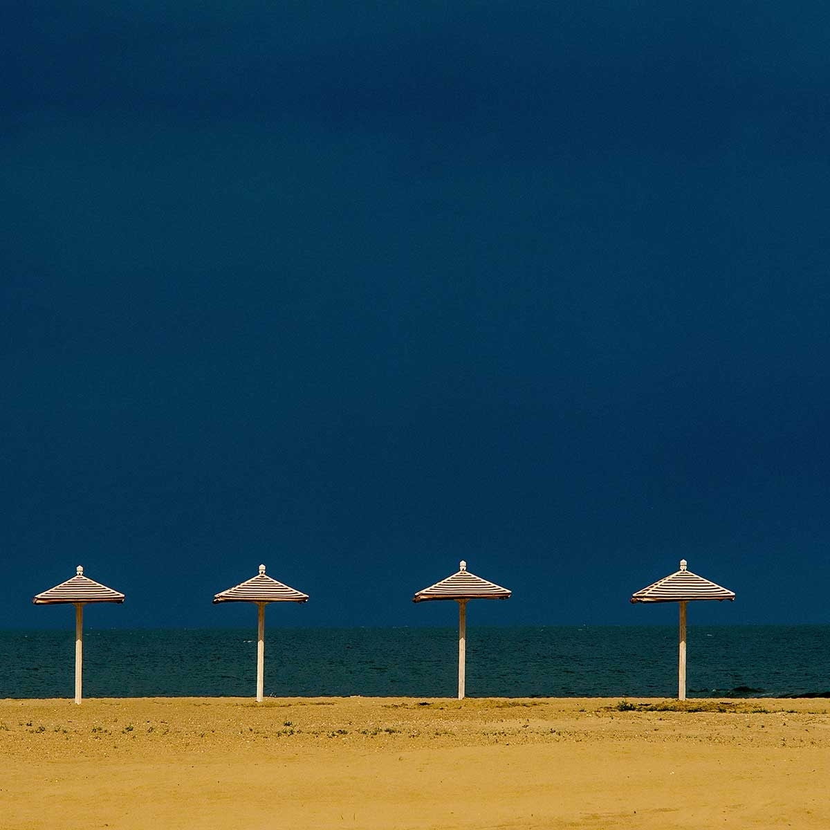 Poster horizon bleu Affiche sous cadre noir