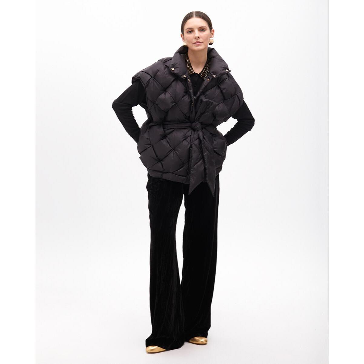 Gilet Imbottito Intrecciato con Cintura in Tessuto