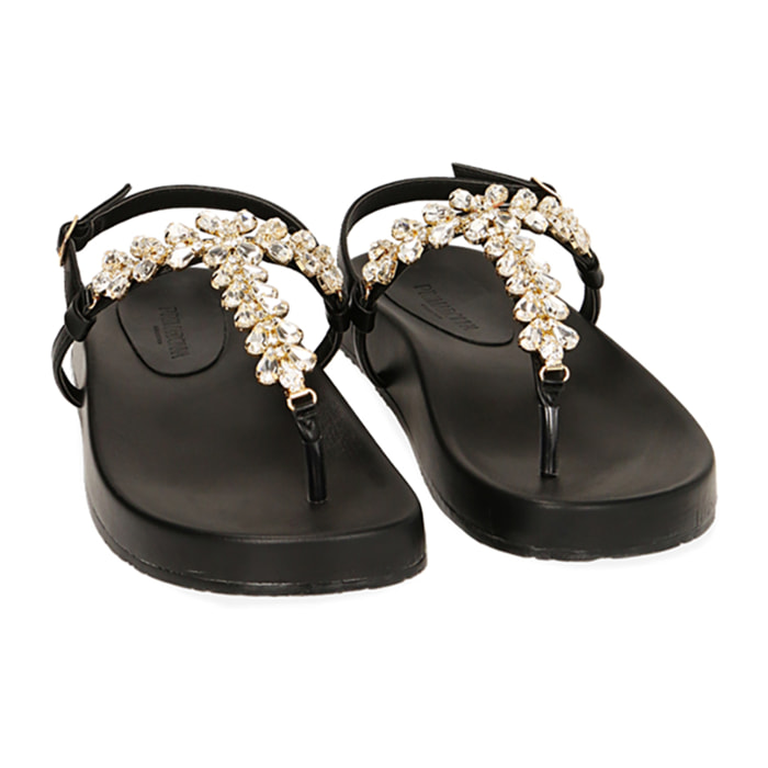 Sandalias planas con pedreria negras