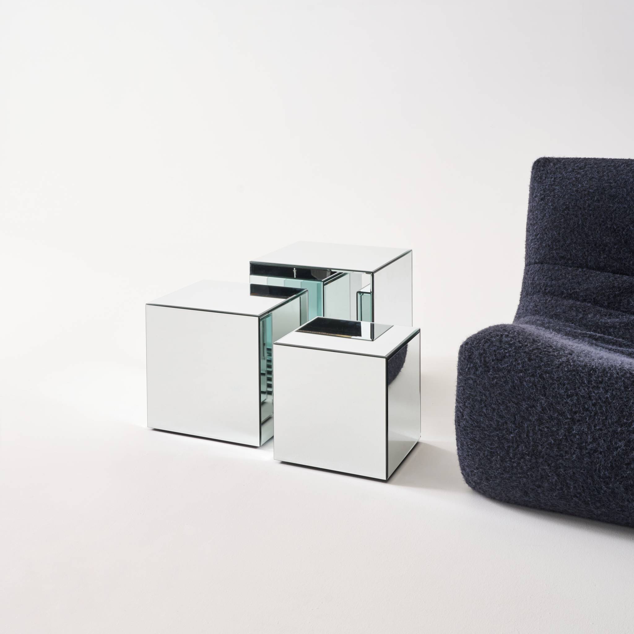 Table cubique miroir transparent. bout de canapé. table d'appoint cube miroir 30cm