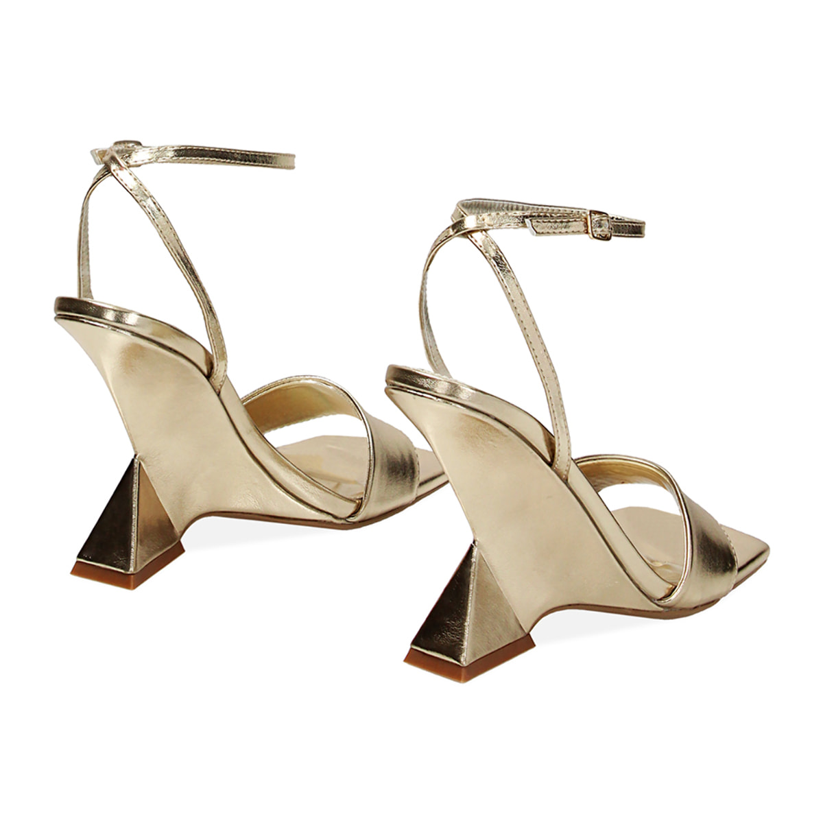 Sandalias con tacón doradas de laminado