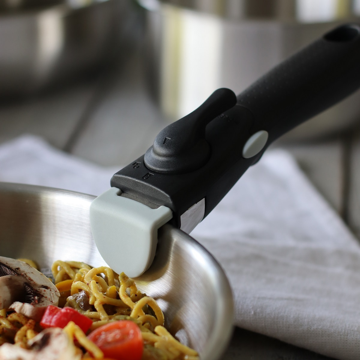 Poignée amovible universelle en bakélite IRIS INOX