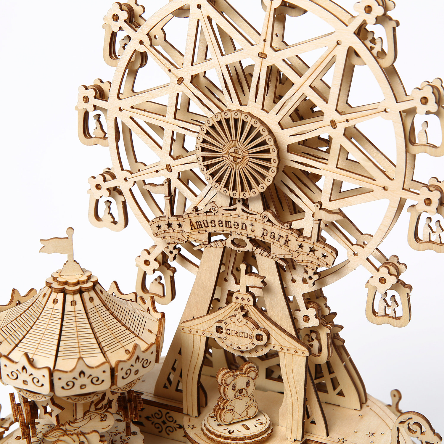 Maqueta de Madera 3D, con movimiento mecánico diseño Parque de atracciones de ensueño con luz y música. 370 piezas.