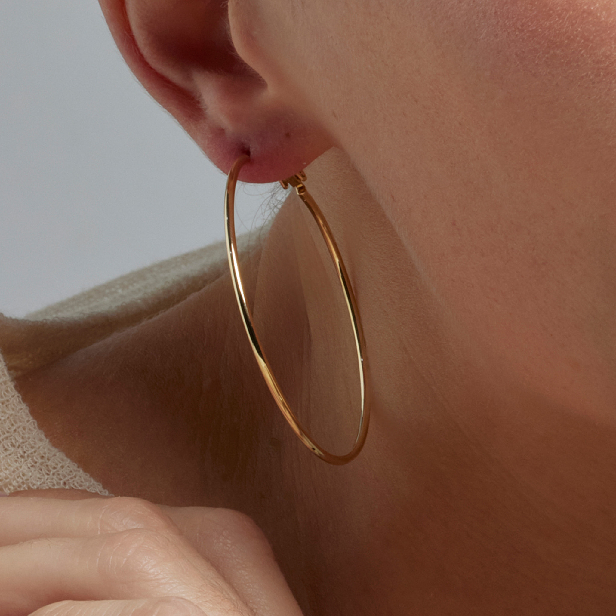 Pendientes de 50mm de diámetro acabado oro amarillo de 18k