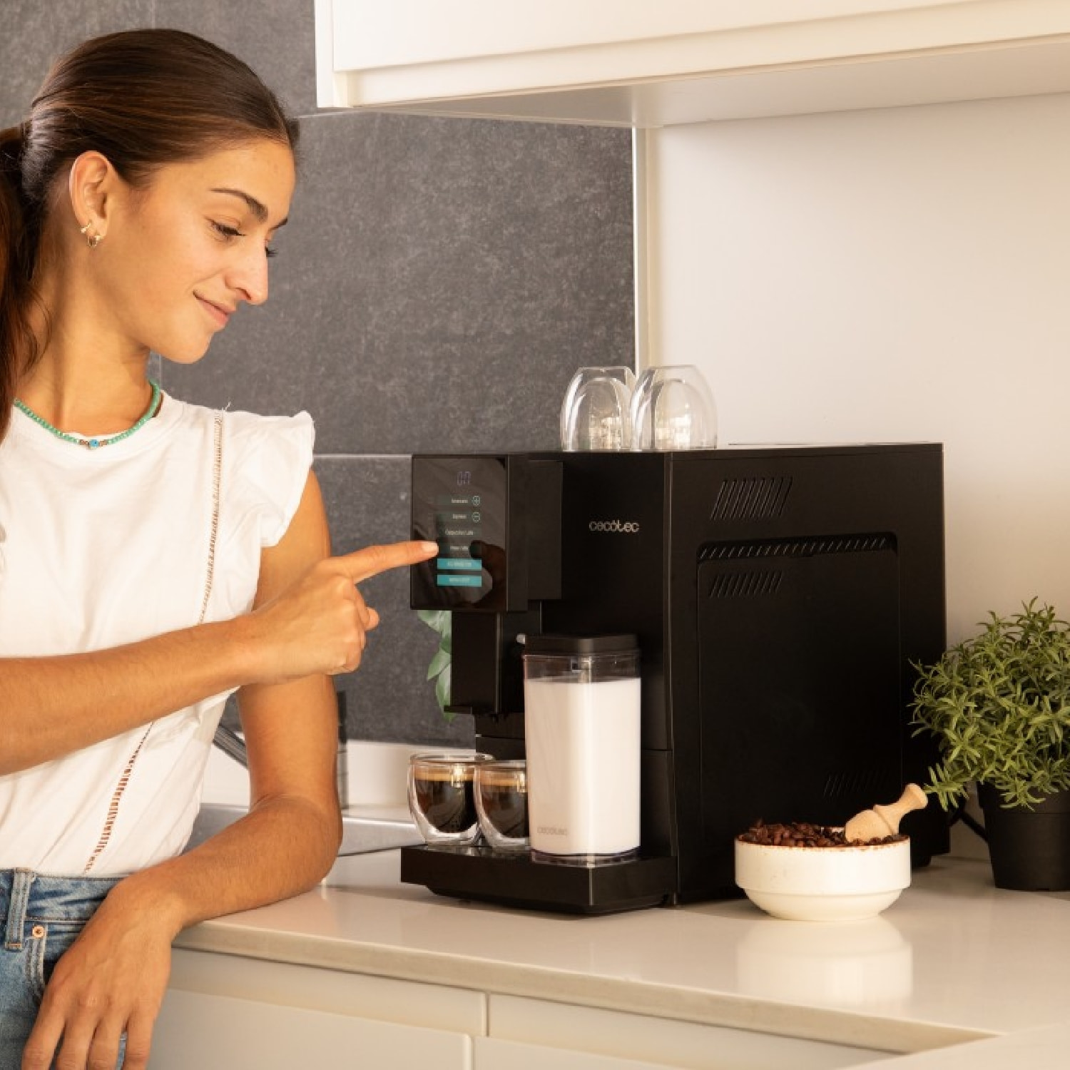 Cecotec Cafetera Superautomática Cremmaet Compactccino Black