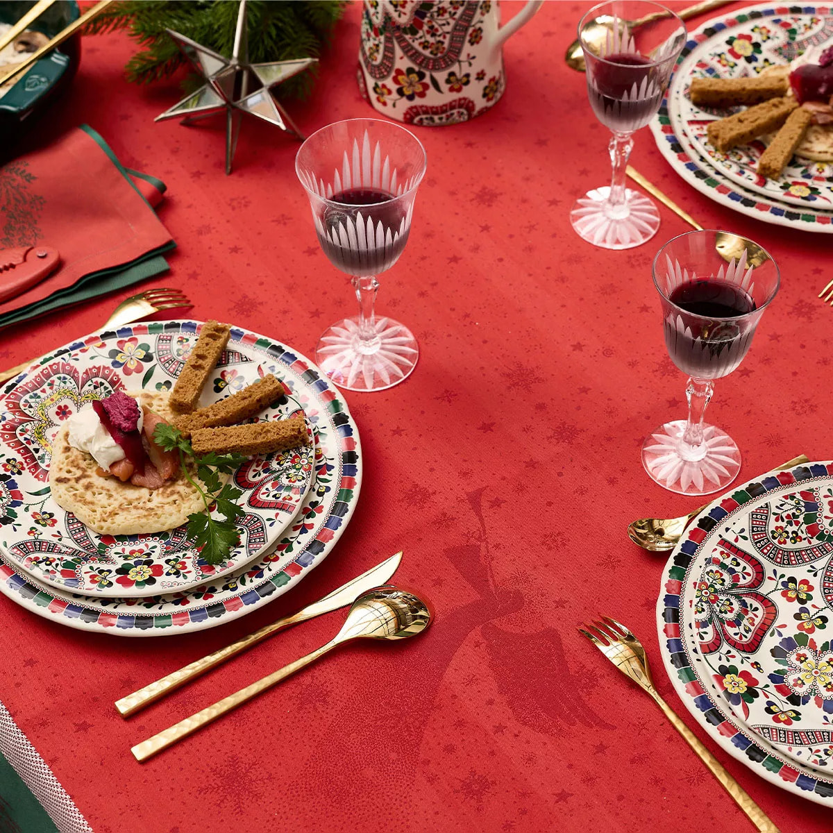 Nappe anti tache pur coton motif jacquard Noel magique houx