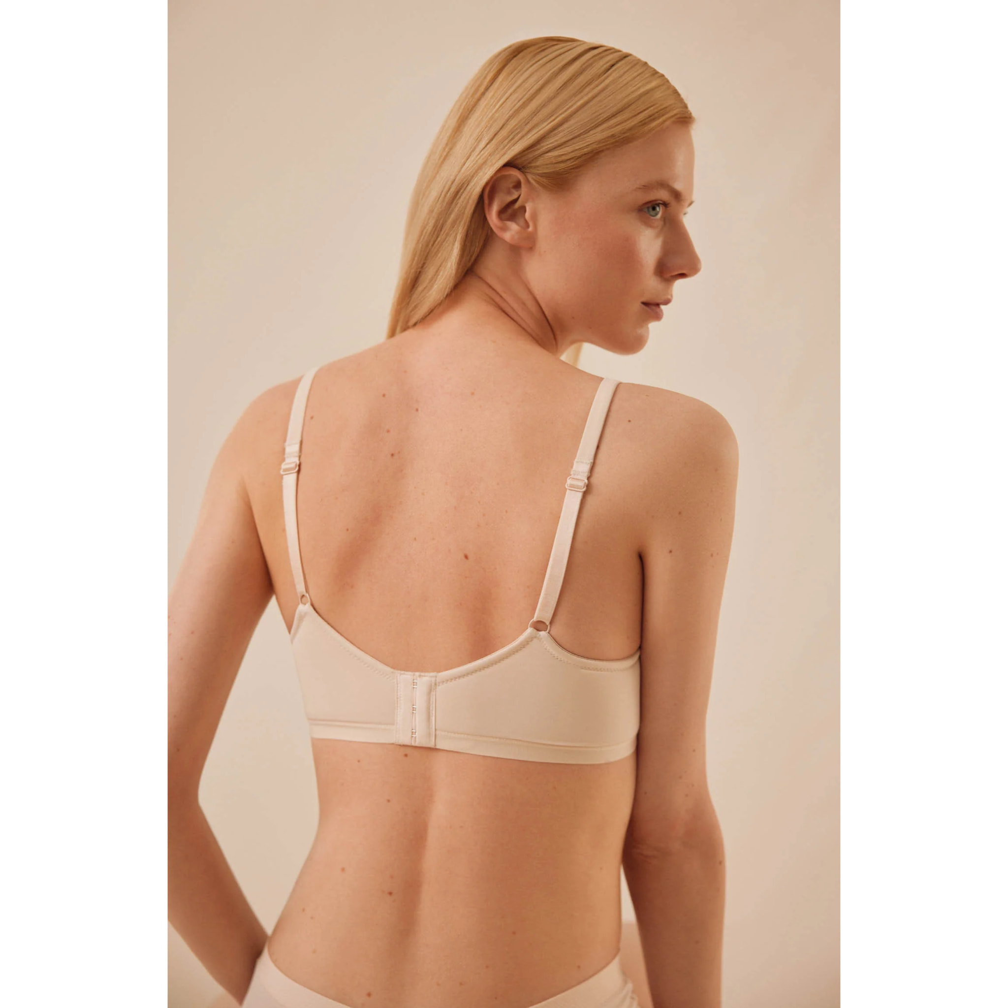 Reggiseno con ferretto non imbottito color avorio, coppe C, D ed E