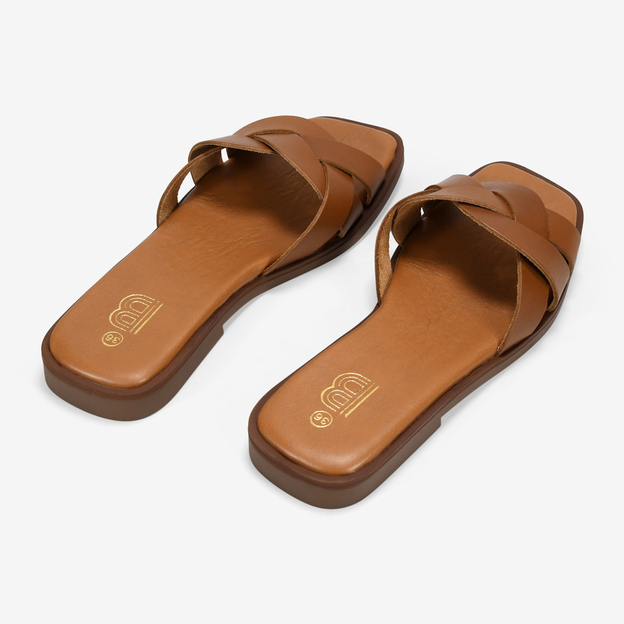 Sandalias planas marrones en piel