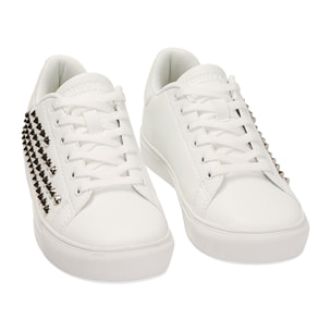 Zapatillas blanca con tachas