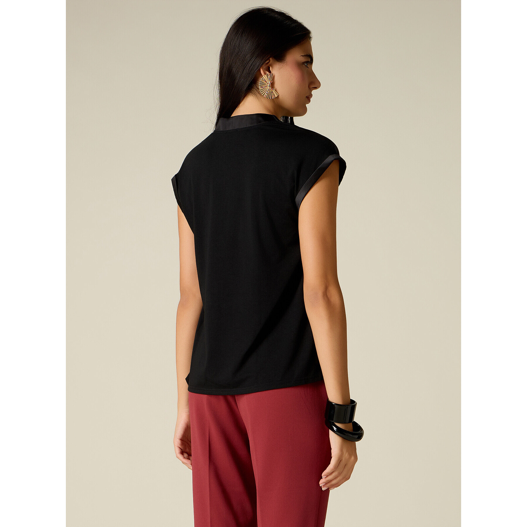 Oltre - T-shirt bimaterica scollo a V - Nero