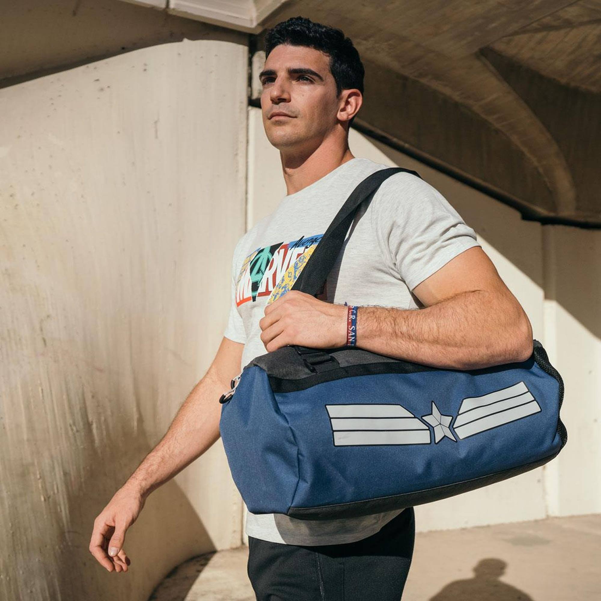 Bolsa deporte marvel para llevar toda tu equipacion deportiva y la botella de agua en el bolsillo lateral con cierre, unisex niños