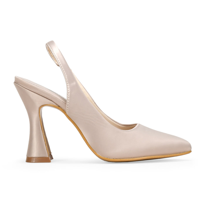 Zapatos de tacón acampanado beige
