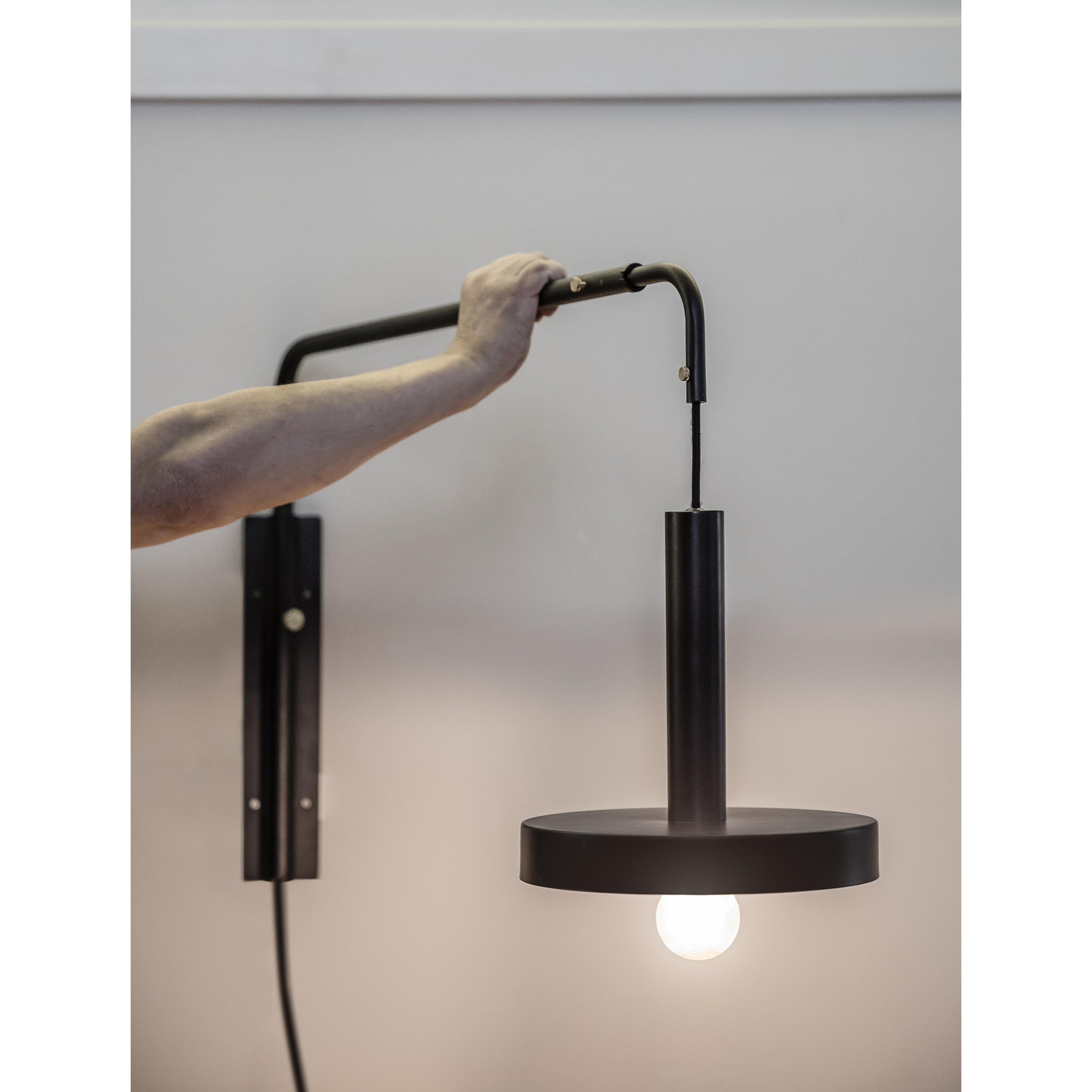 WHIZZ Lampe applique extensible noire et or satiné