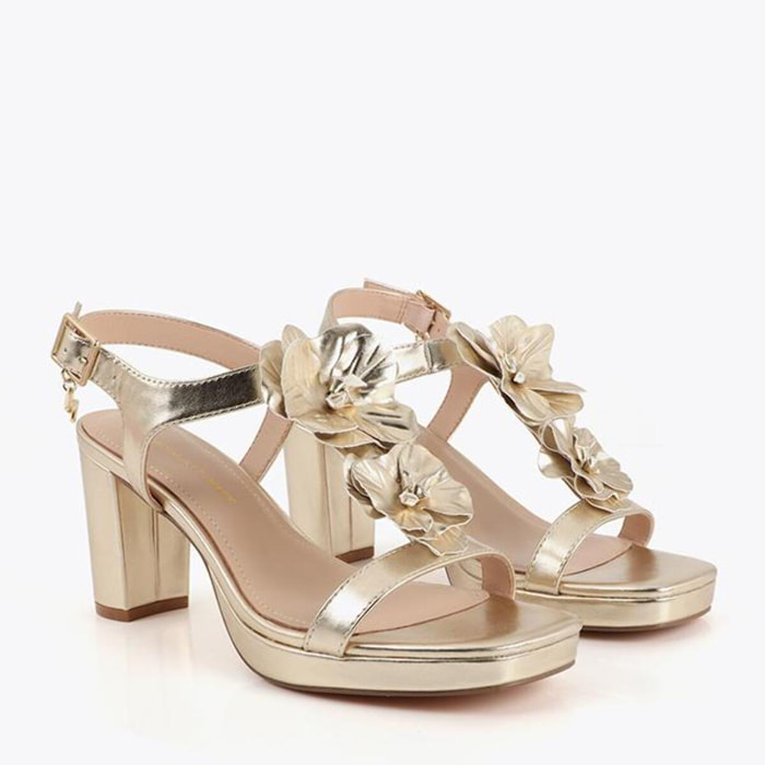 Sandalo con tacco e decorazioni floreali