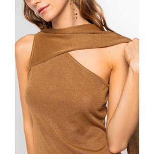 Top de mujer asimétrico con foulard decorativo