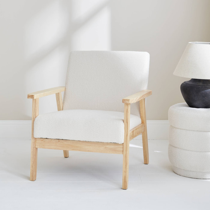 Fauteuil scandinave en bois et tissu bouclette. Isak. L 64 x P 69.5 x H 73cm