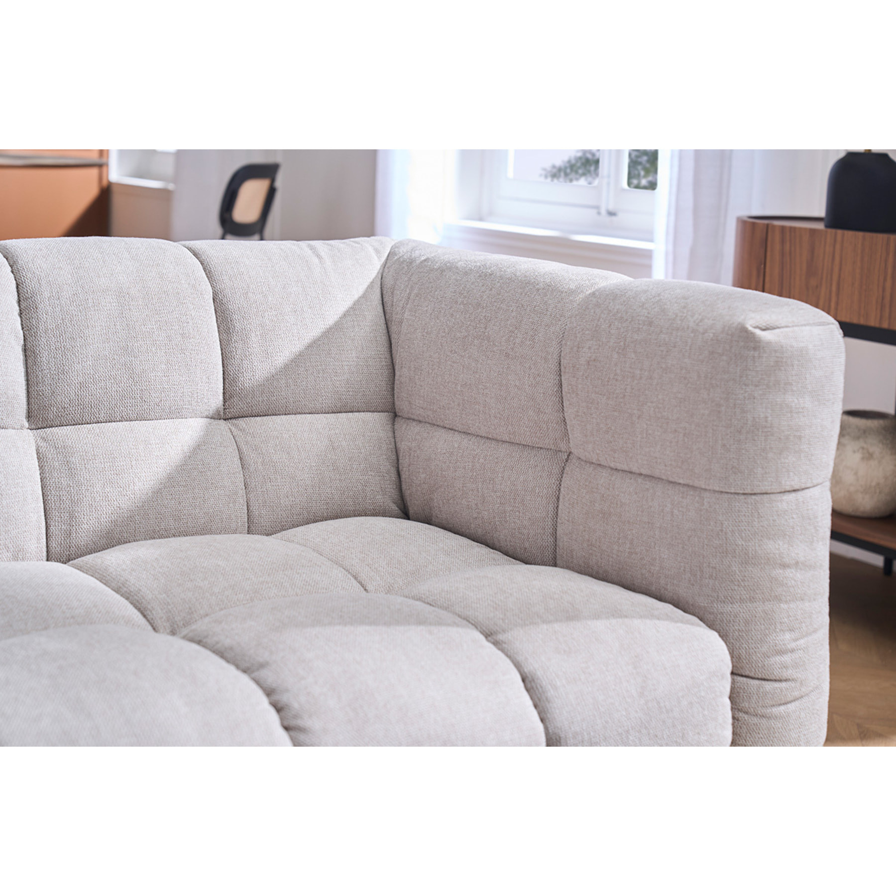 Canapé d'angle gauche design 3 places en tissu effet velours texturé beige CORTO