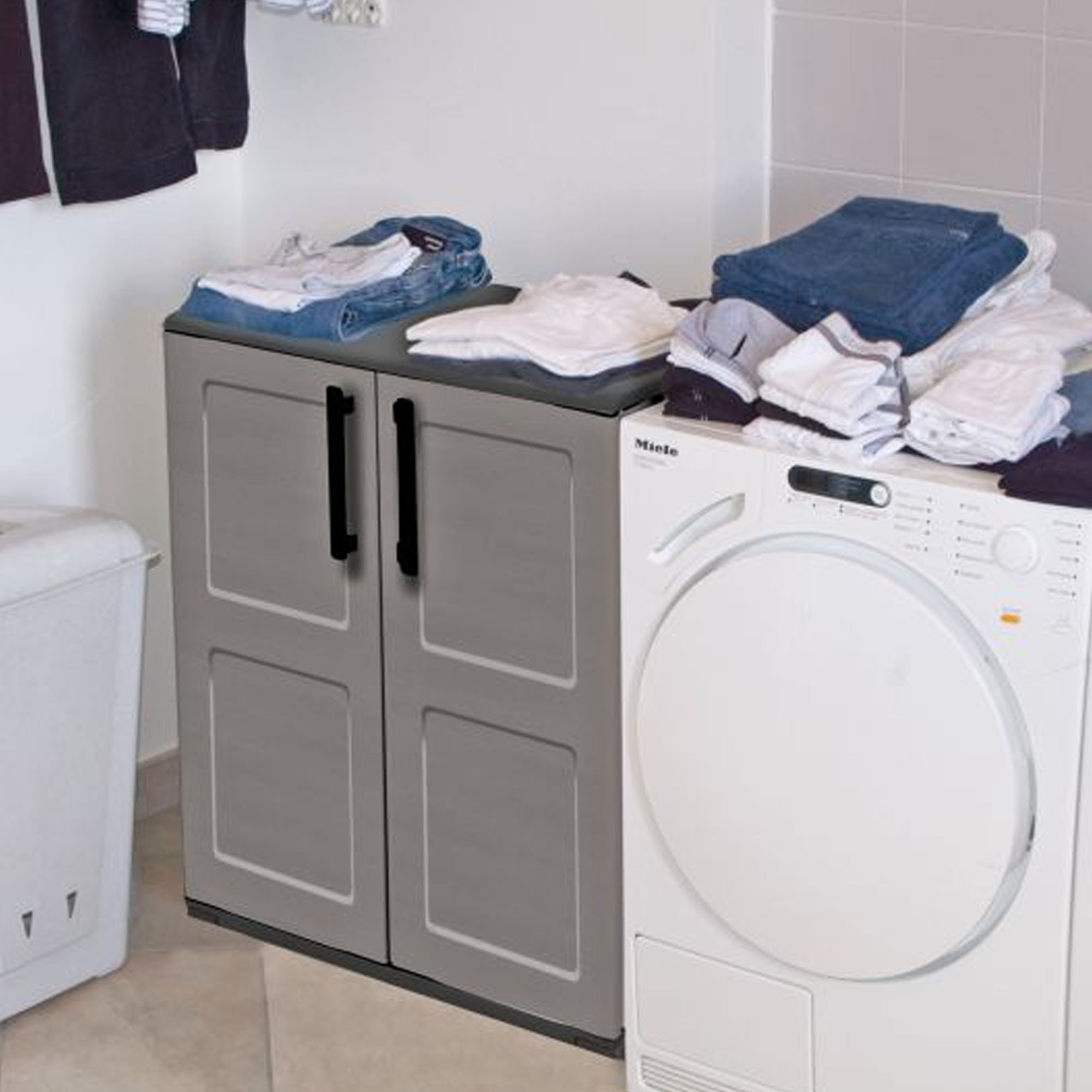Armario de mediana altura en polipropileno, material reciclable y eco-sostenible, equipado con bisagras de acero y balda regulable, dimensiones l 680