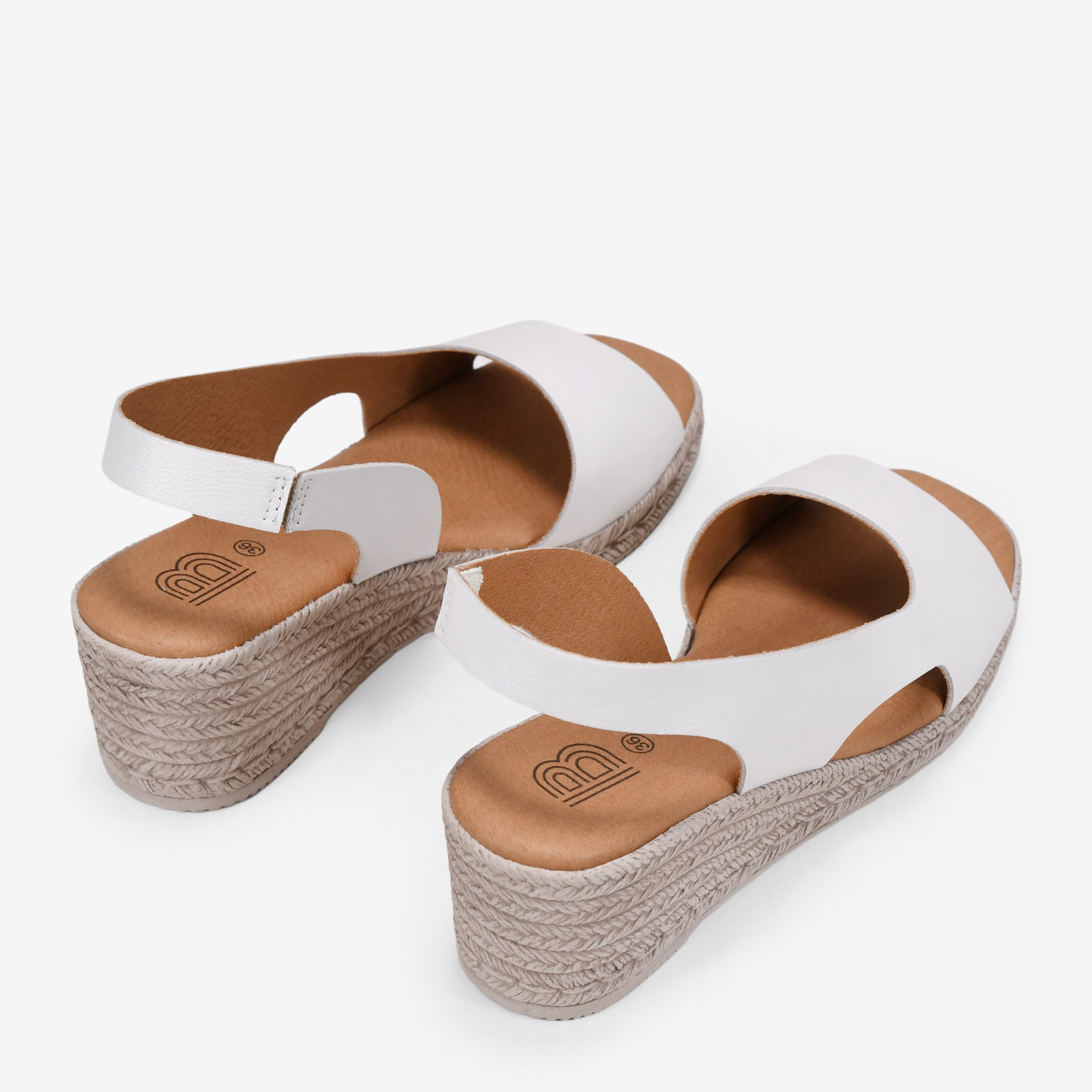 Sandalias de cuña blancas en piel