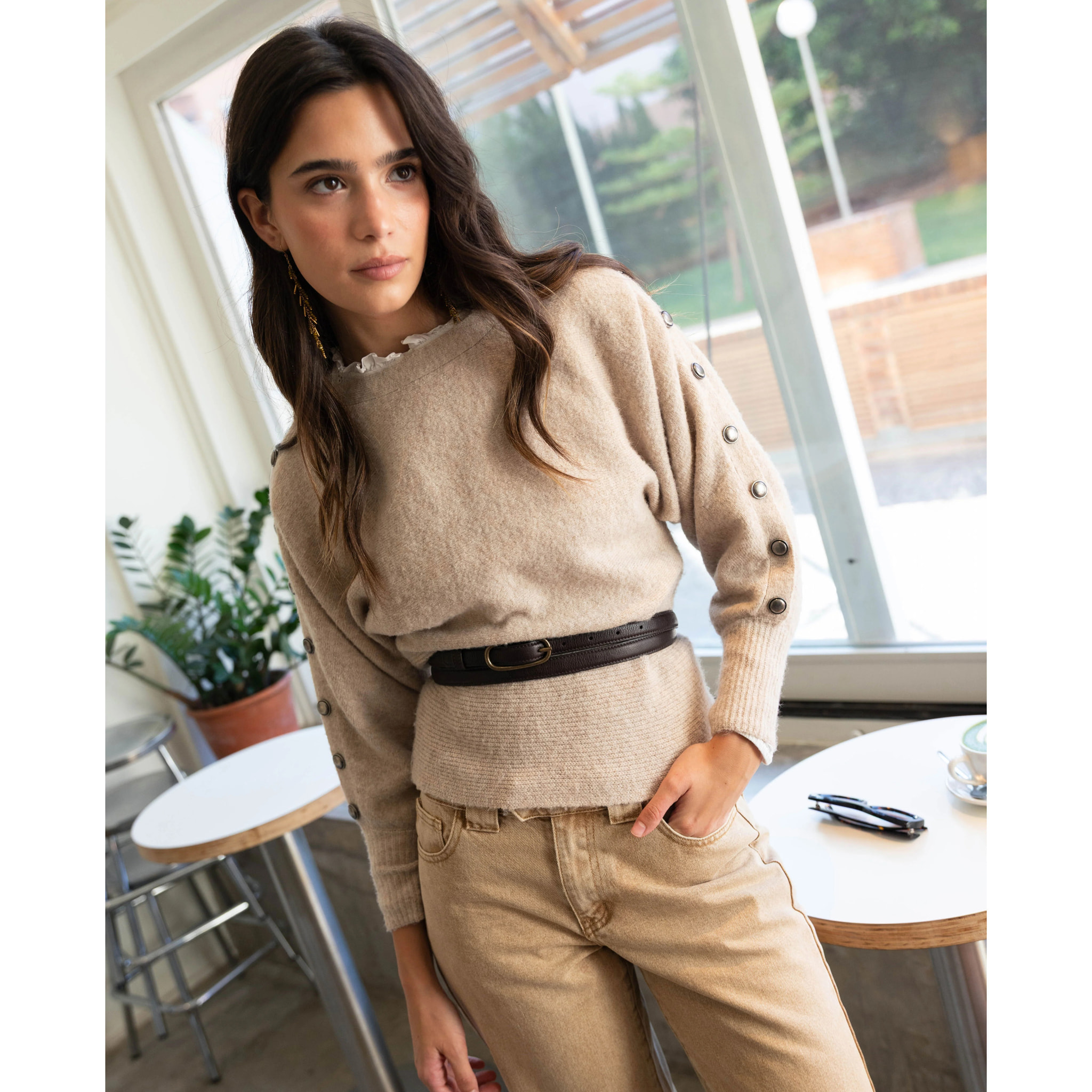 Cinturón de piel con doble vuelta de mujer.