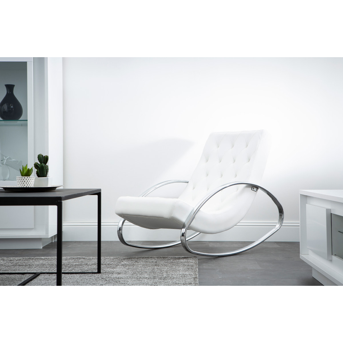 Rocking chair design blanc et acier chromé CHESTY