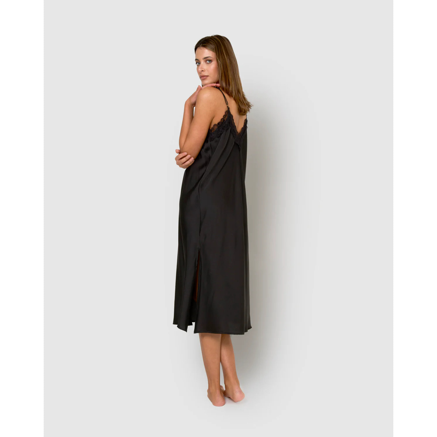 Camisón midi satén negro