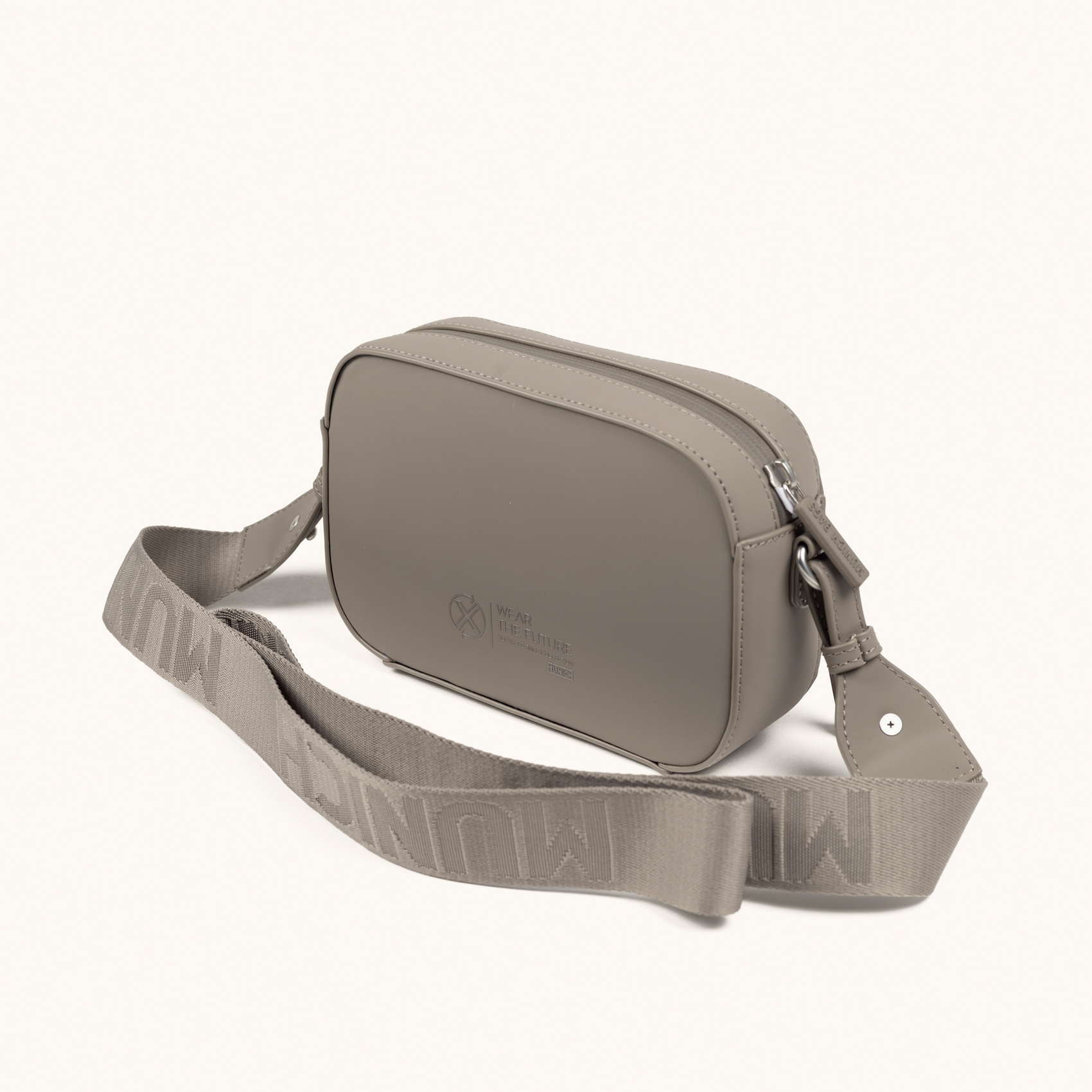 Bandolera Sostenible con Logotipo en Relieve CROSSBODY CAMERA ESSENCE RECYCLED