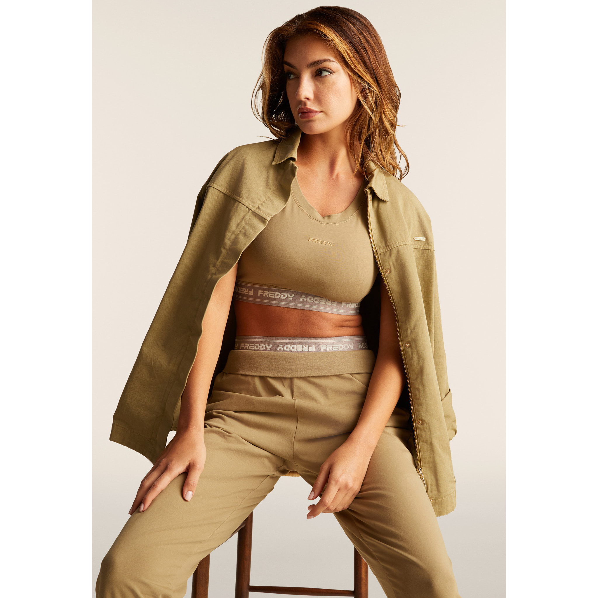 Top sportivo in heavy jersey stretch con elastico logato